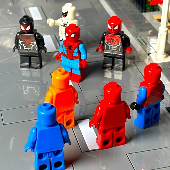 Storage Book Case & Figures - Picture 5 of 13